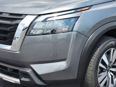 2025 Nissan Pathfinder SL