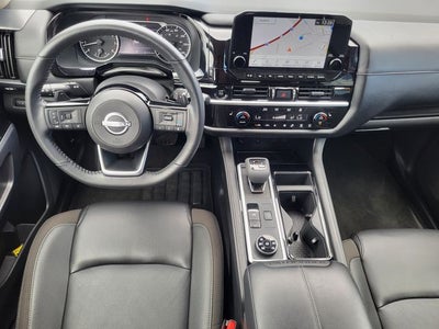 2025 Nissan Pathfinder SL