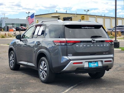 2025 Nissan Pathfinder SL