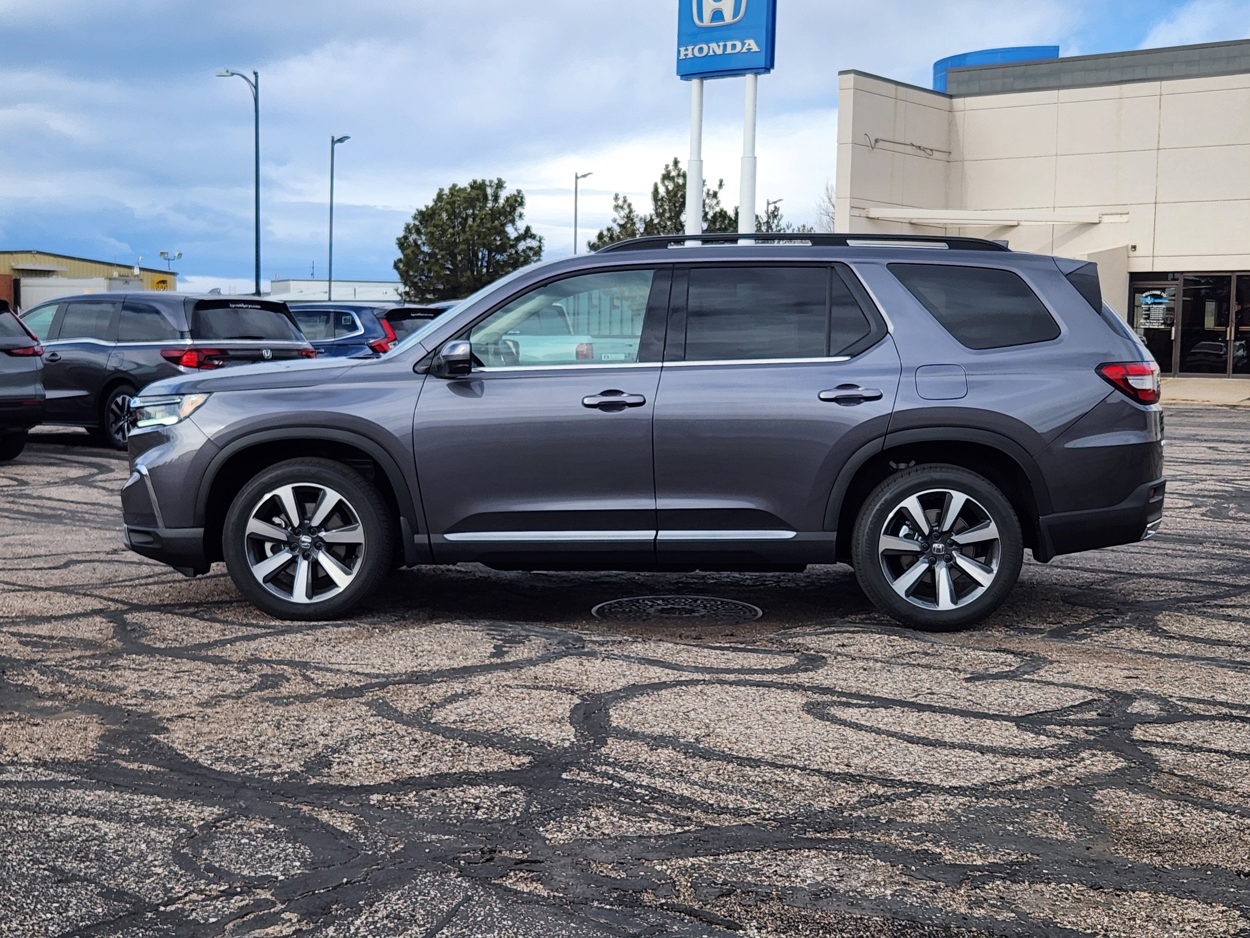2025 Honda Pilot AWD Touring